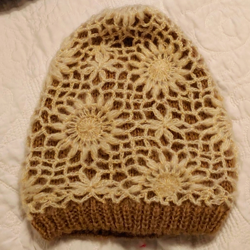 WOMENS FLOWER BEANIE